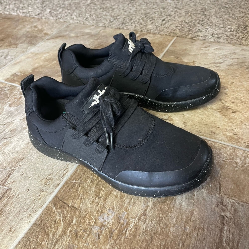 Snibbs work shoes